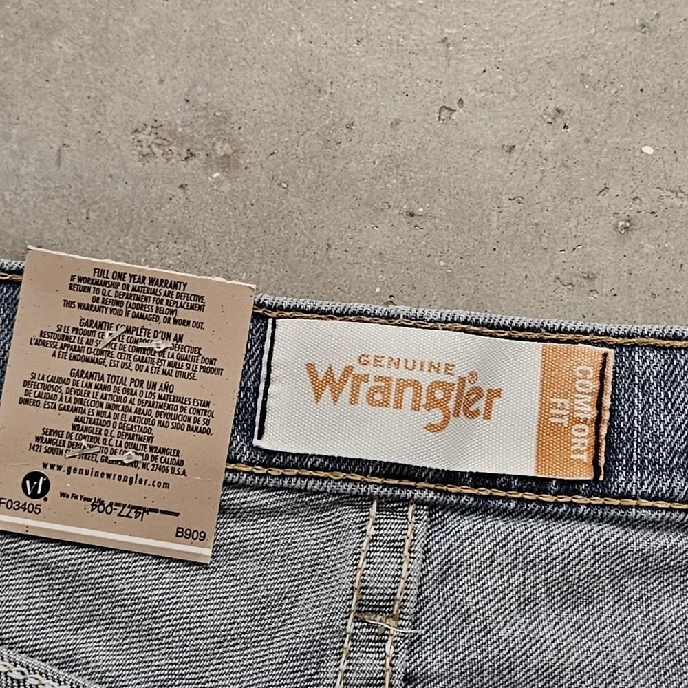 NWT Wrangler Rugged Men's Comfort Fit Jean 36x29 - Wrangler Authentics - Picture 6 of 8